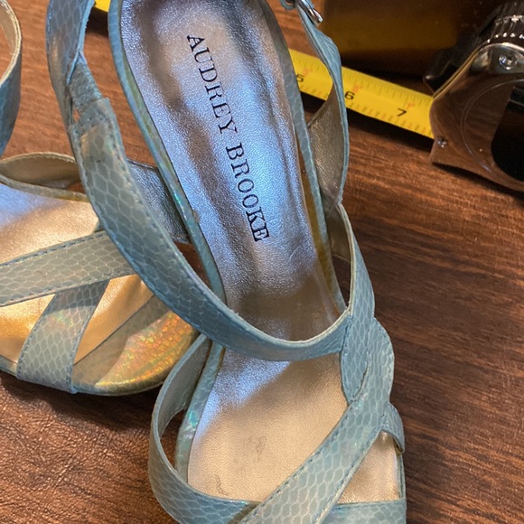 NEW Stunning Mint Strappy Heels, Iridescent, Size 7 1/2, by Audrey Brooke - Picture 9 of 10